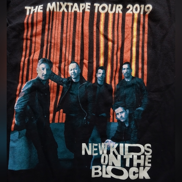Medium NKOTB 2019 Tour Hooded Short Sleeve Tshirt - Picture 1 of 10